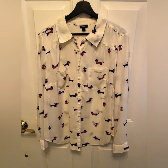 Torrid Ivory Madison Georgette Dachshund DOG Print Top Size 1 Classic Fit - Picture 1 of 9
